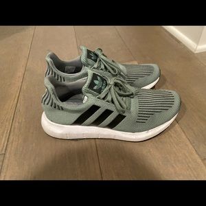 Adidas Athetic Sneaker